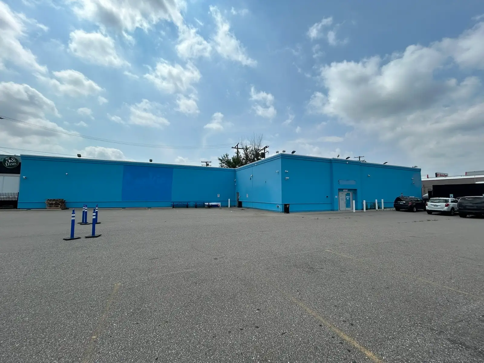 Detroit - Freestanding Retail/Industrial Building image 3