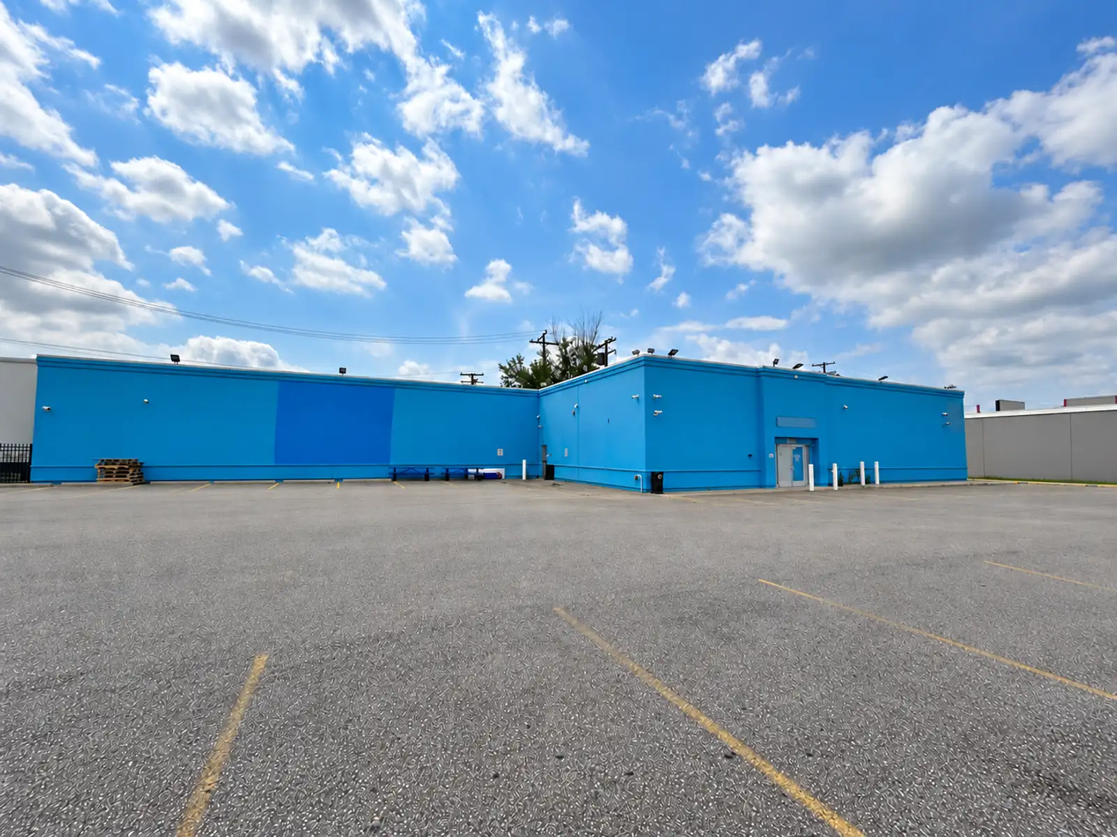 Detroit - Freestanding Retail/Industrial Building