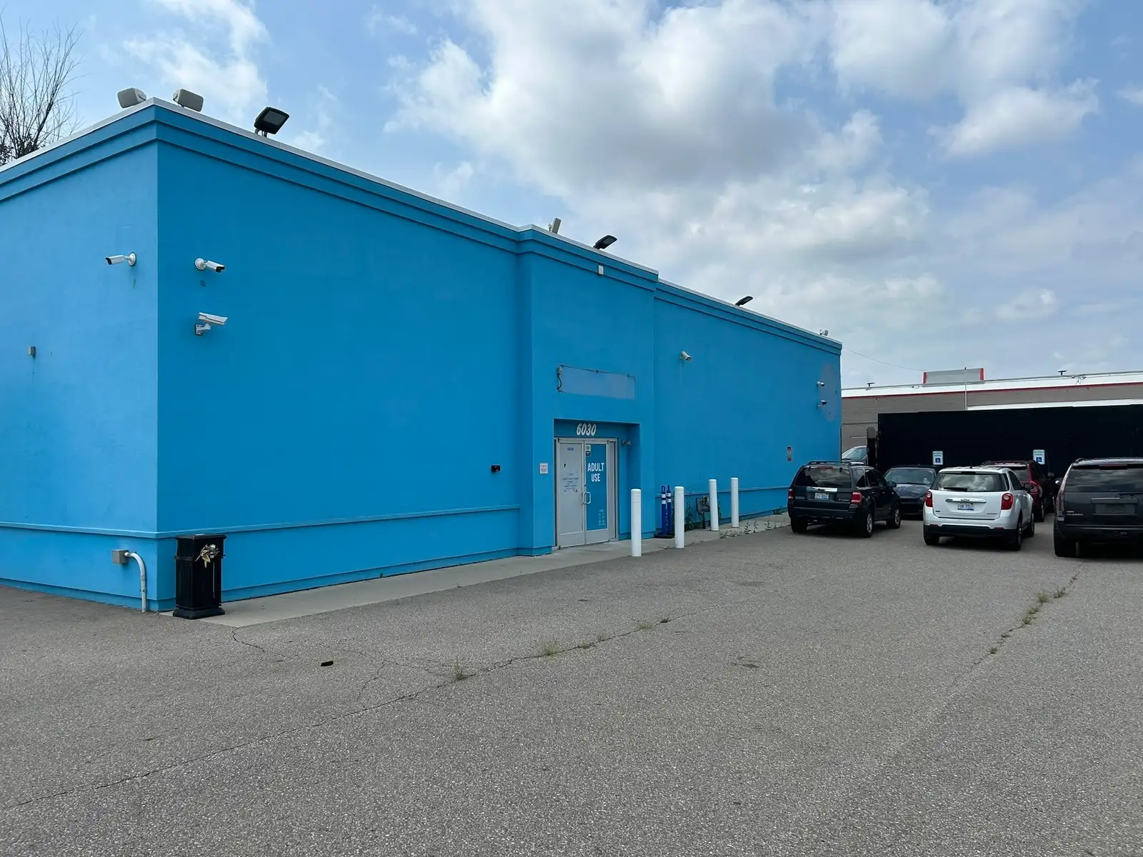 Detroit - Freestanding Retail/Industrial Building image 2