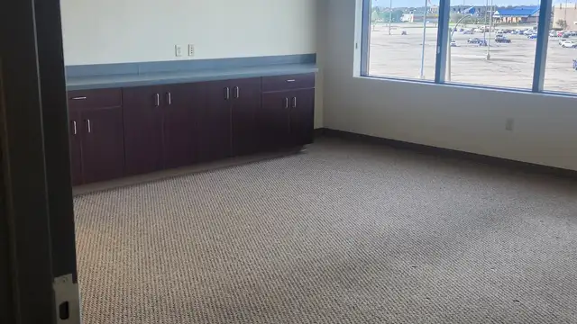Executive Office for Lease thumbnail 5