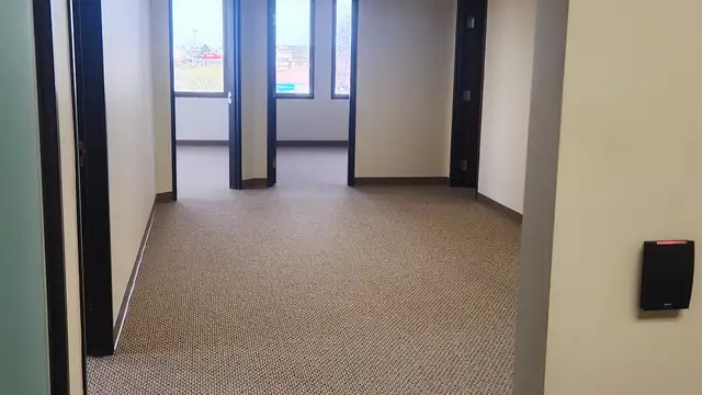 Executive Office for Lease thumbnail 3