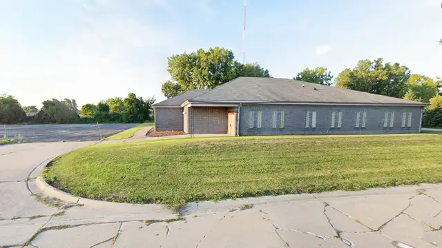 22515 Laurel St thumbnail 2