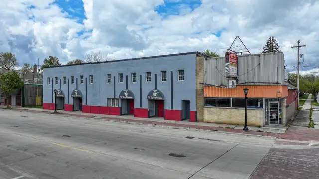 1600 Broadway St thumbnail 2