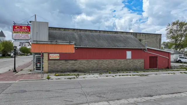 1600 Broadway St thumbnail 3