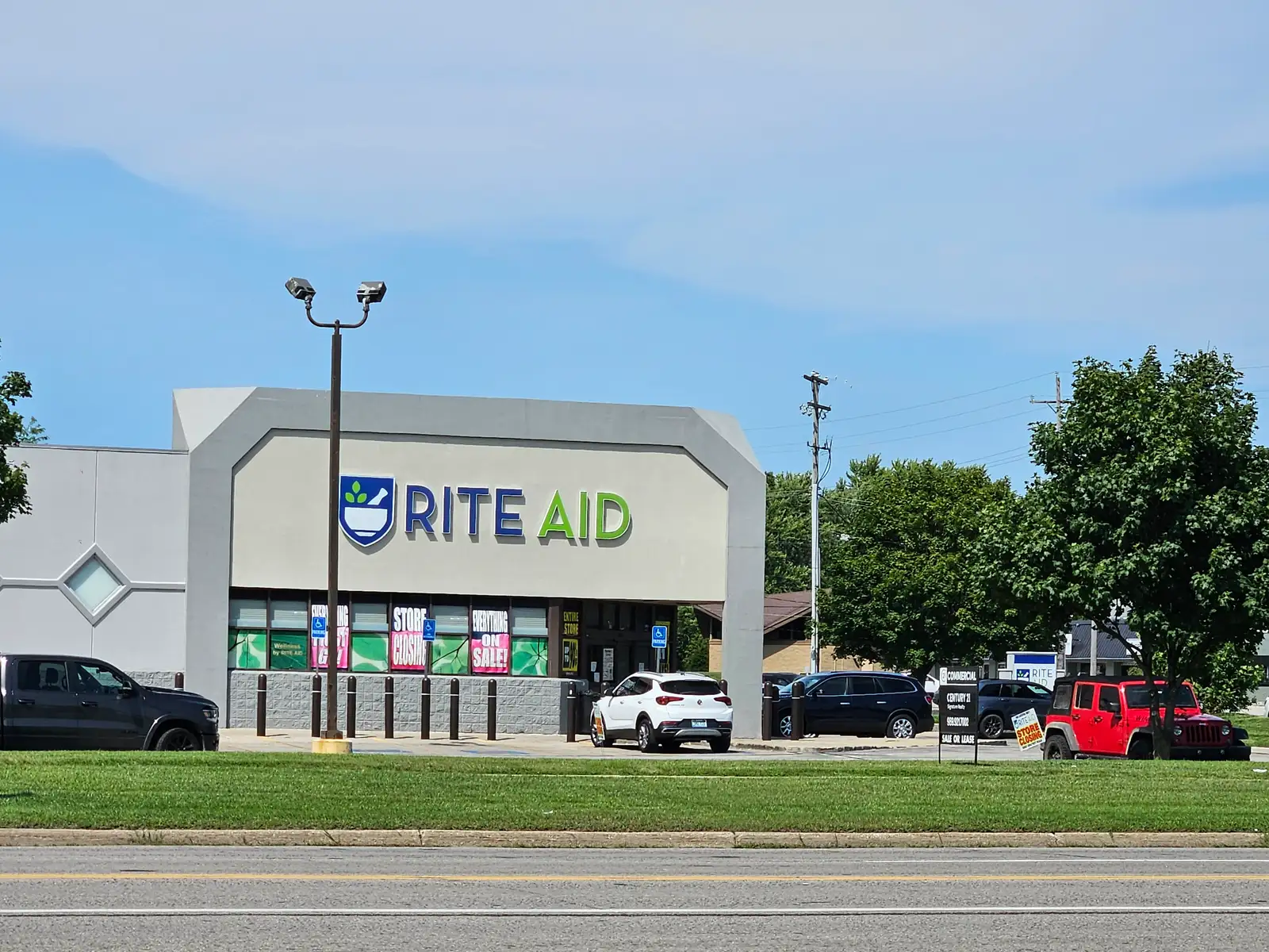 11,000 Sq Ft Retail image 21