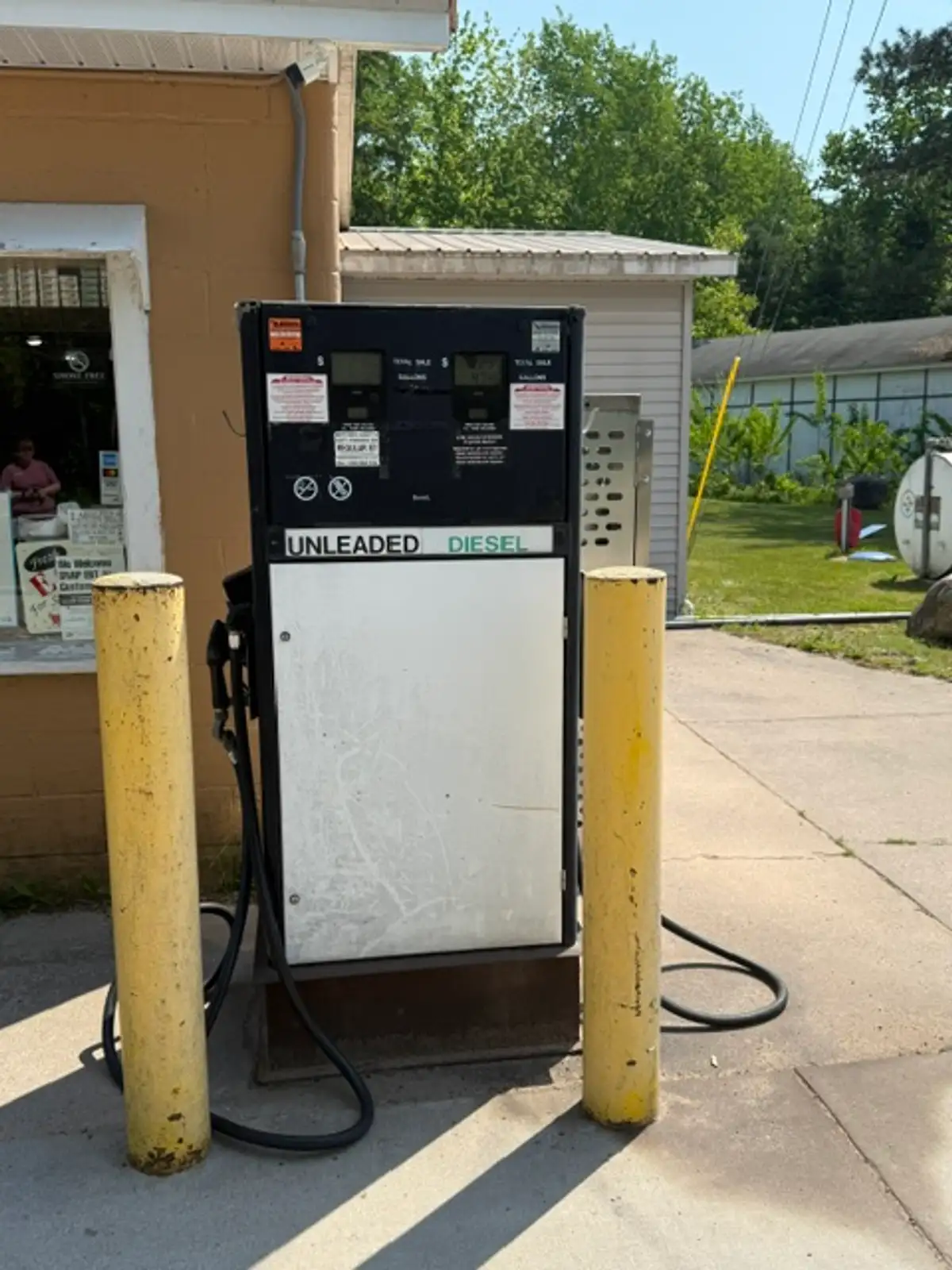 Convenience Store w/ Additional Land image 8