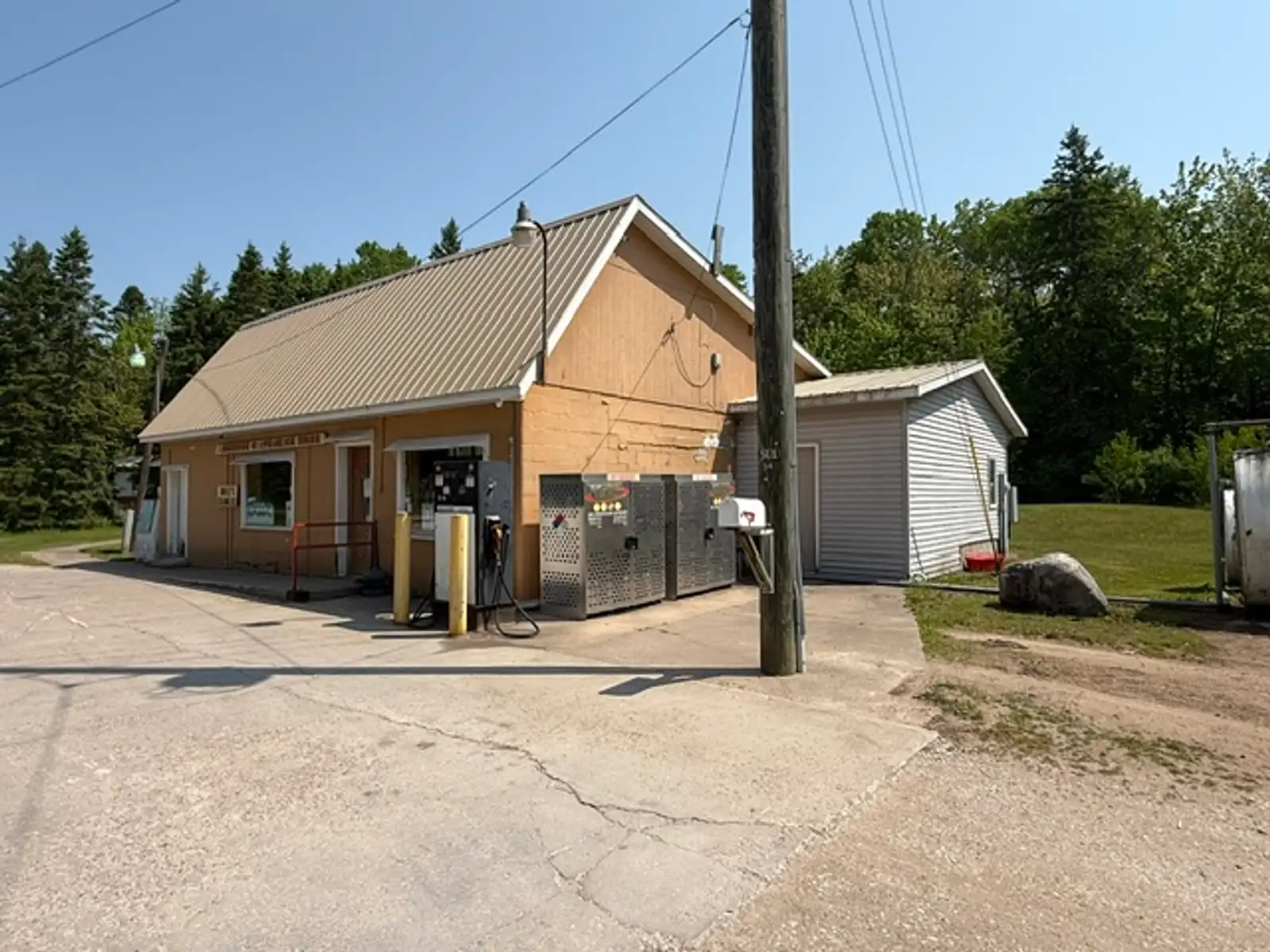 Convenience Store w/ Additional Land image 10