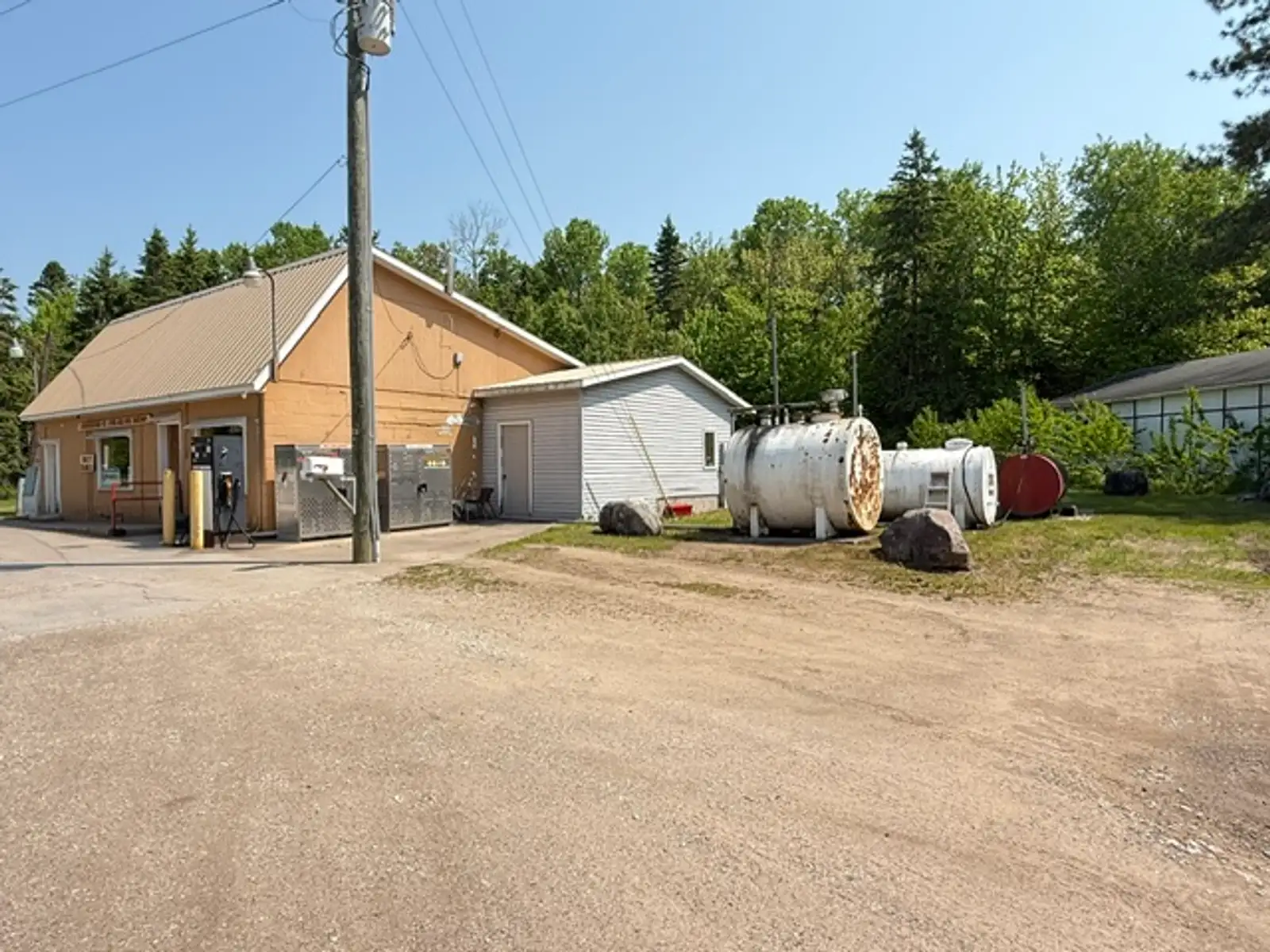 Convenience Store w/ Additional Land image 9