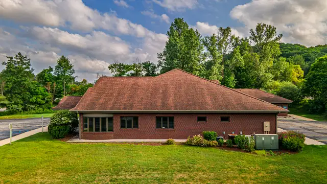 5015 North Royal Dr thumbnail 3