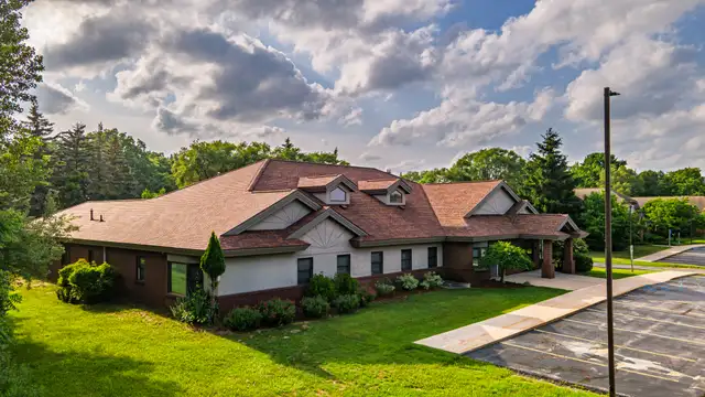 5015 North Royal Dr thumbnail 2