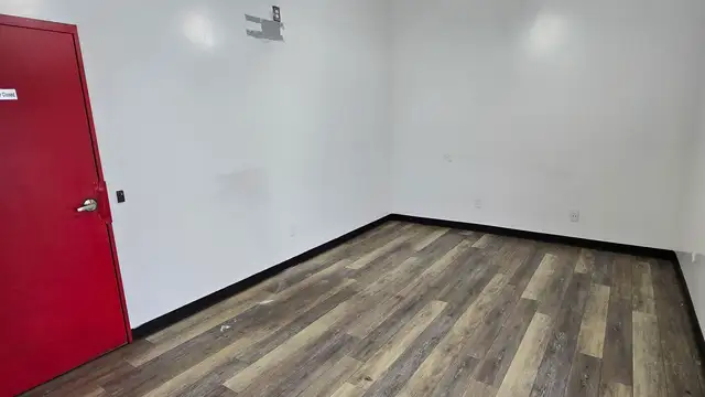 Three Unit Office/Retail 2,720 SF thumbnail 4