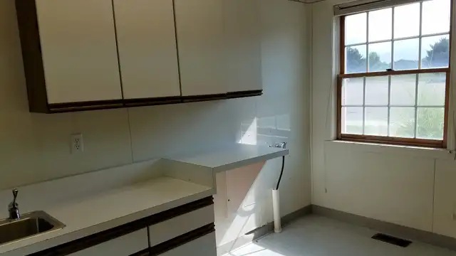Medical/Office for Lease thumbnail 5