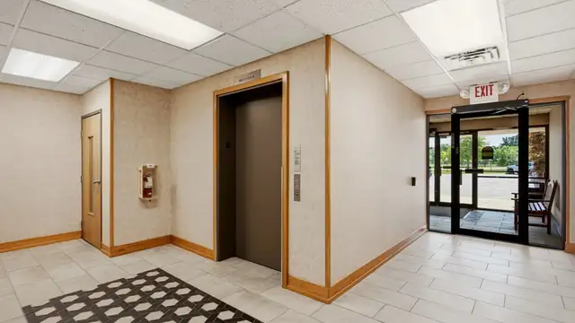 4705 Towne Centre Rd thumbnail 3