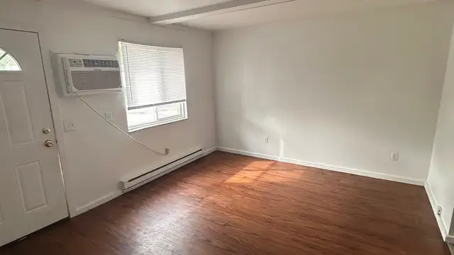 5311 N Detroit Ave thumbnail 4