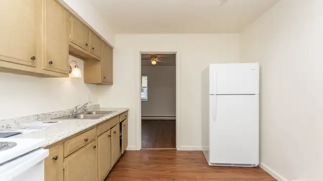 5311 N Detroit Ave thumbnail 3