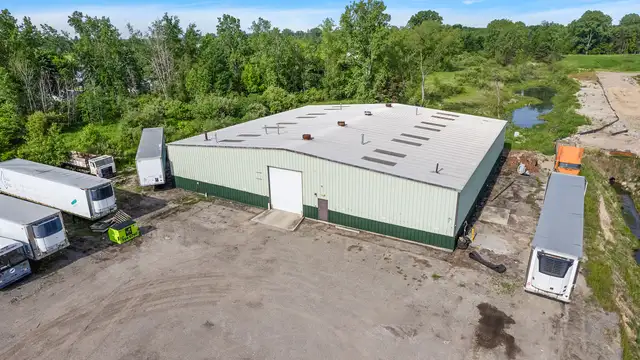 5160 Lakeshore Rd thumbnail 3