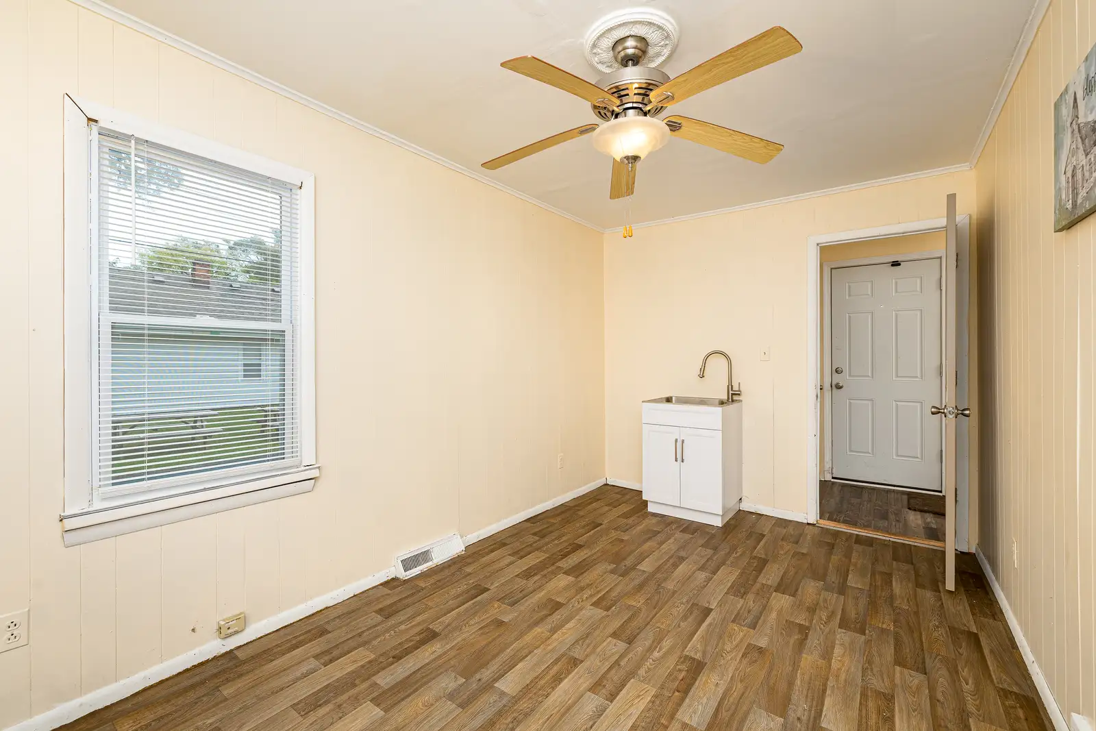 141 Ecorse Rd image 16