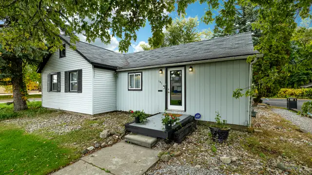 141 Ecorse Rd listing image