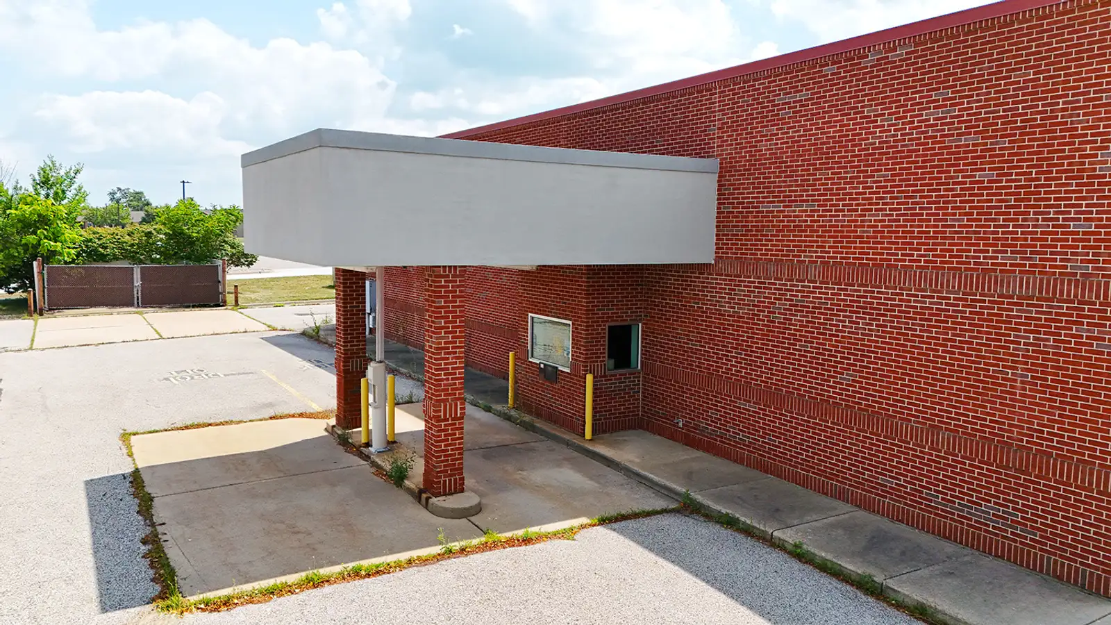 2,000 to 10,000 SF positioned at the hard corner of W Saginaw Highway and S Clinton St. image 2