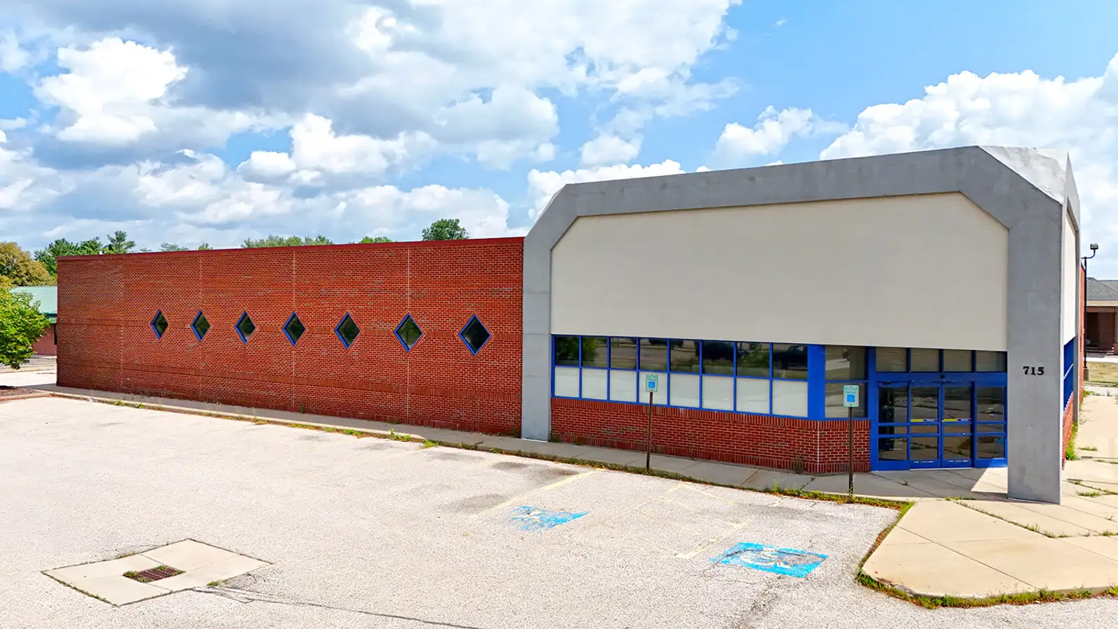 2,000 to 10,000 SF positioned at the hard corner of W Saginaw Highway and S Clinton St. image 1