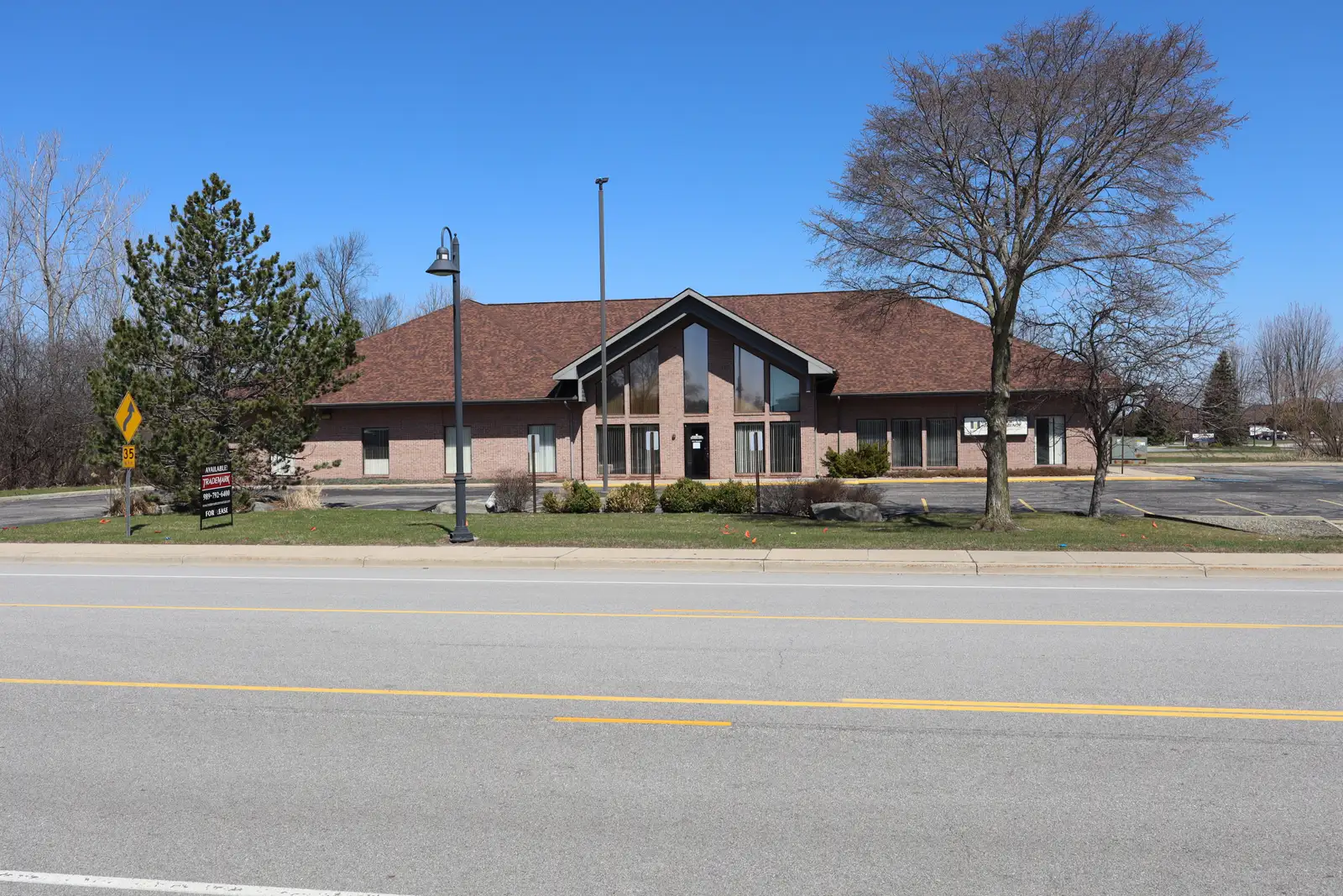 Professional Office Space Kochville Township CALL TRADEMARK COMMERCIAL GROUP AT 989-792-6400 image 3