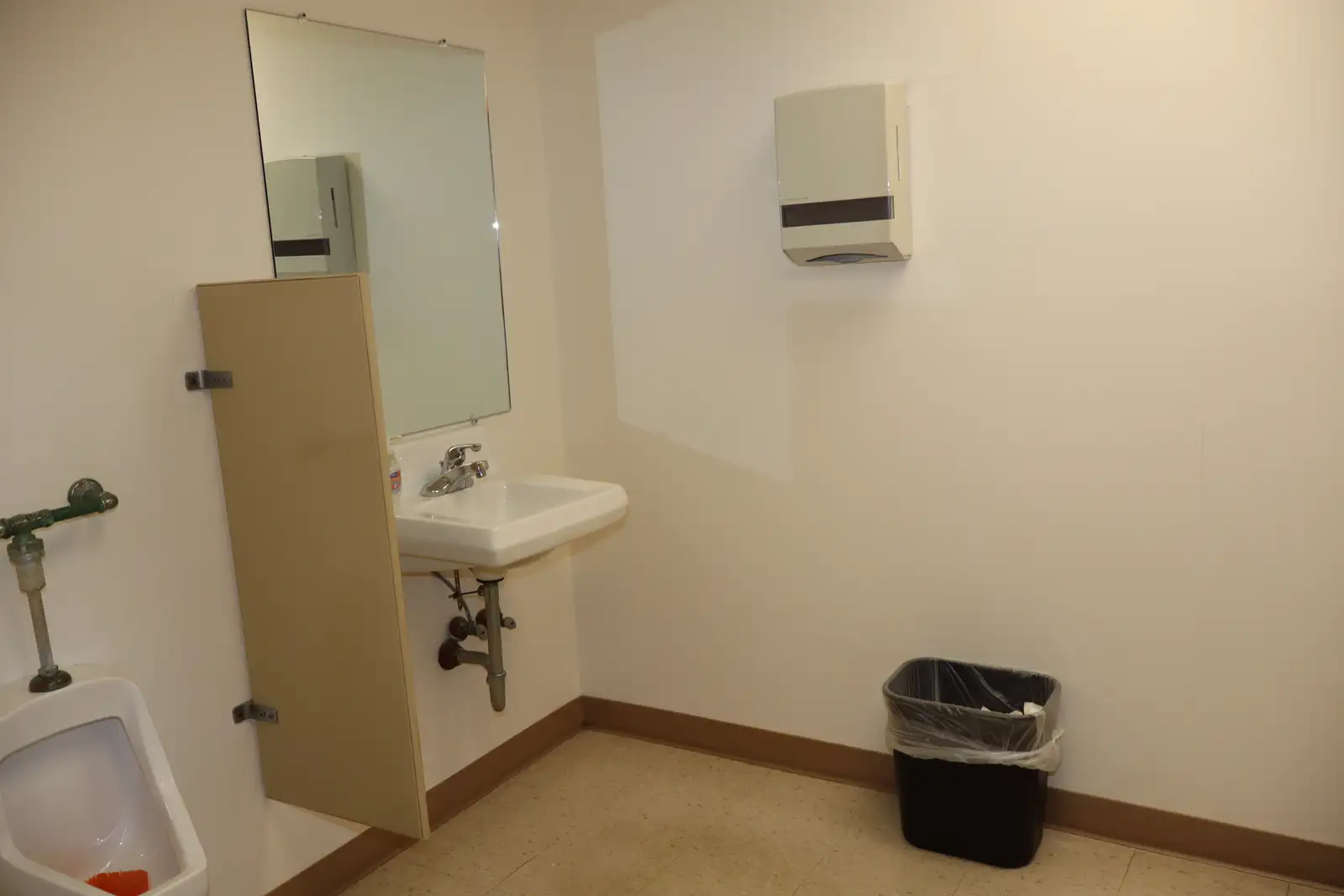 Professional Office Space Kochville Township CALL TRADEMARK COMMERCIAL GROUP AT 989-792-6400 image 23