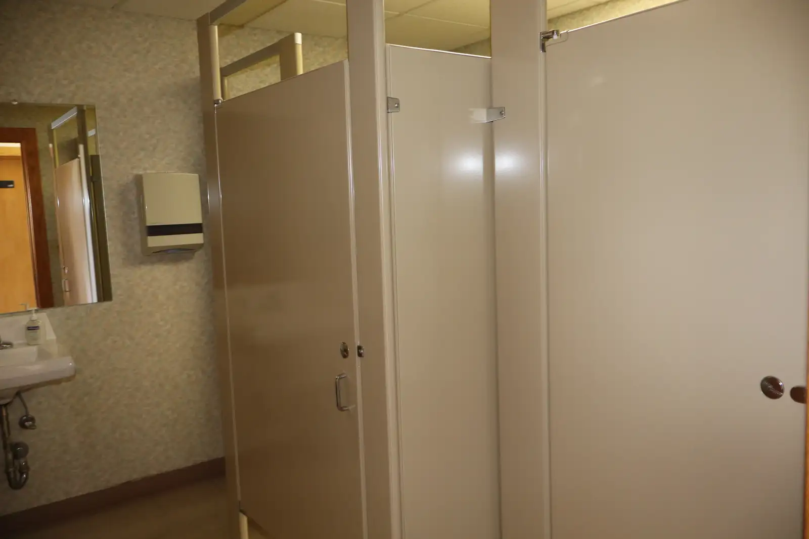 Professional Office Space Kochville Township CALL TRADEMARK COMMERCIAL GROUP AT 989-792-6400 image 27
