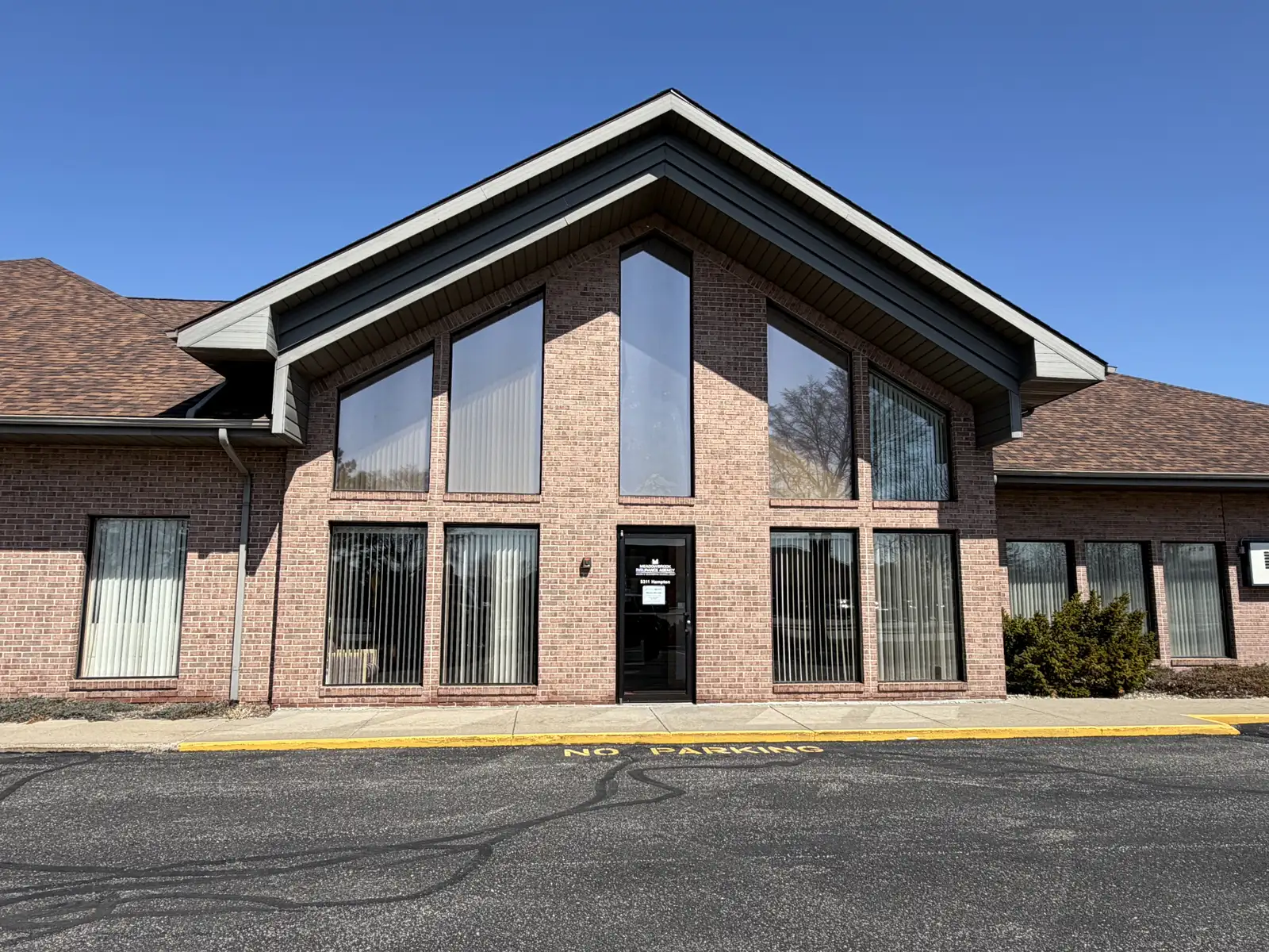 Professional Office Space Kochville Township CALL TRADEMARK COMMERCIAL GROUP AT 989-792-6400 image 2