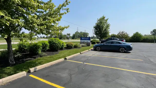 2,000 Office Lease thumbnail 3