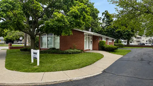 2407 Military St thumbnail 2