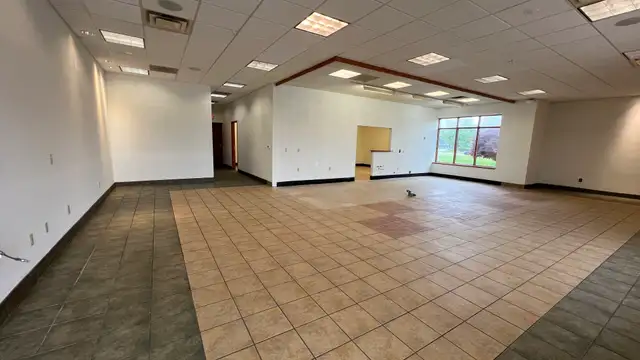 SUITE 1: FORMER SUBWAY SPACE FOR LEASE!! thumbnail 4