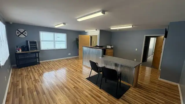 1003 N Saginaw St thumbnail 3