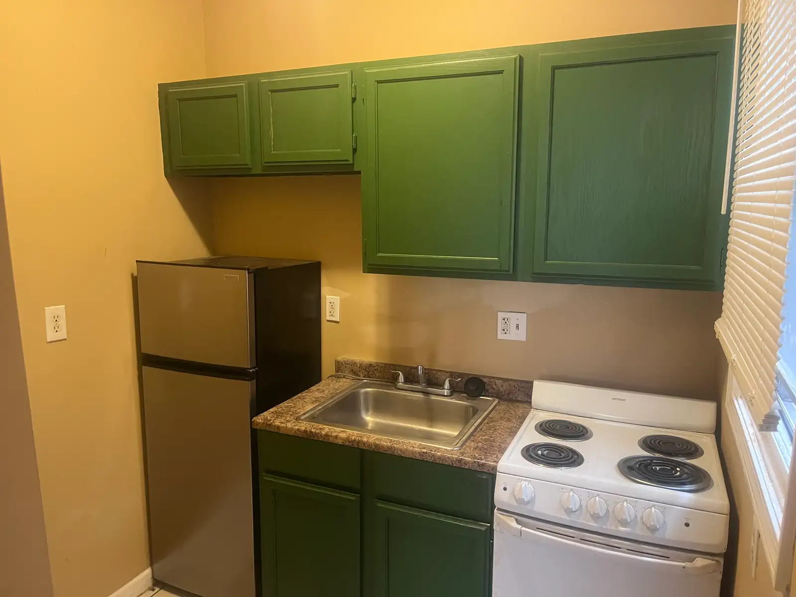 8296 Woodward Ave image 5