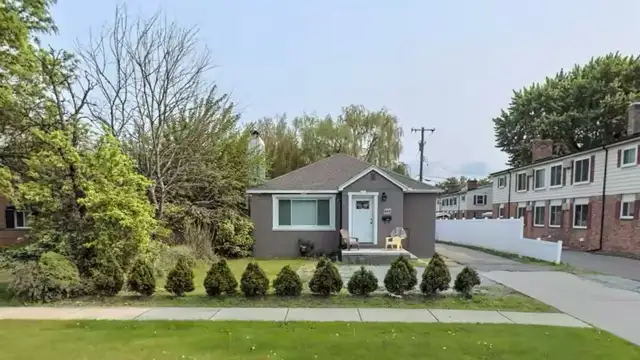 659 W Maple Rd thumbnail 4