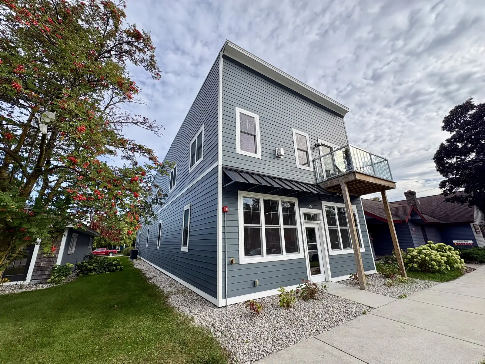 410 N St Joseph St image 2