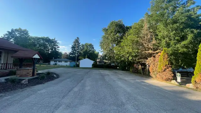 620 W Commerce Rd thumbnail 3
