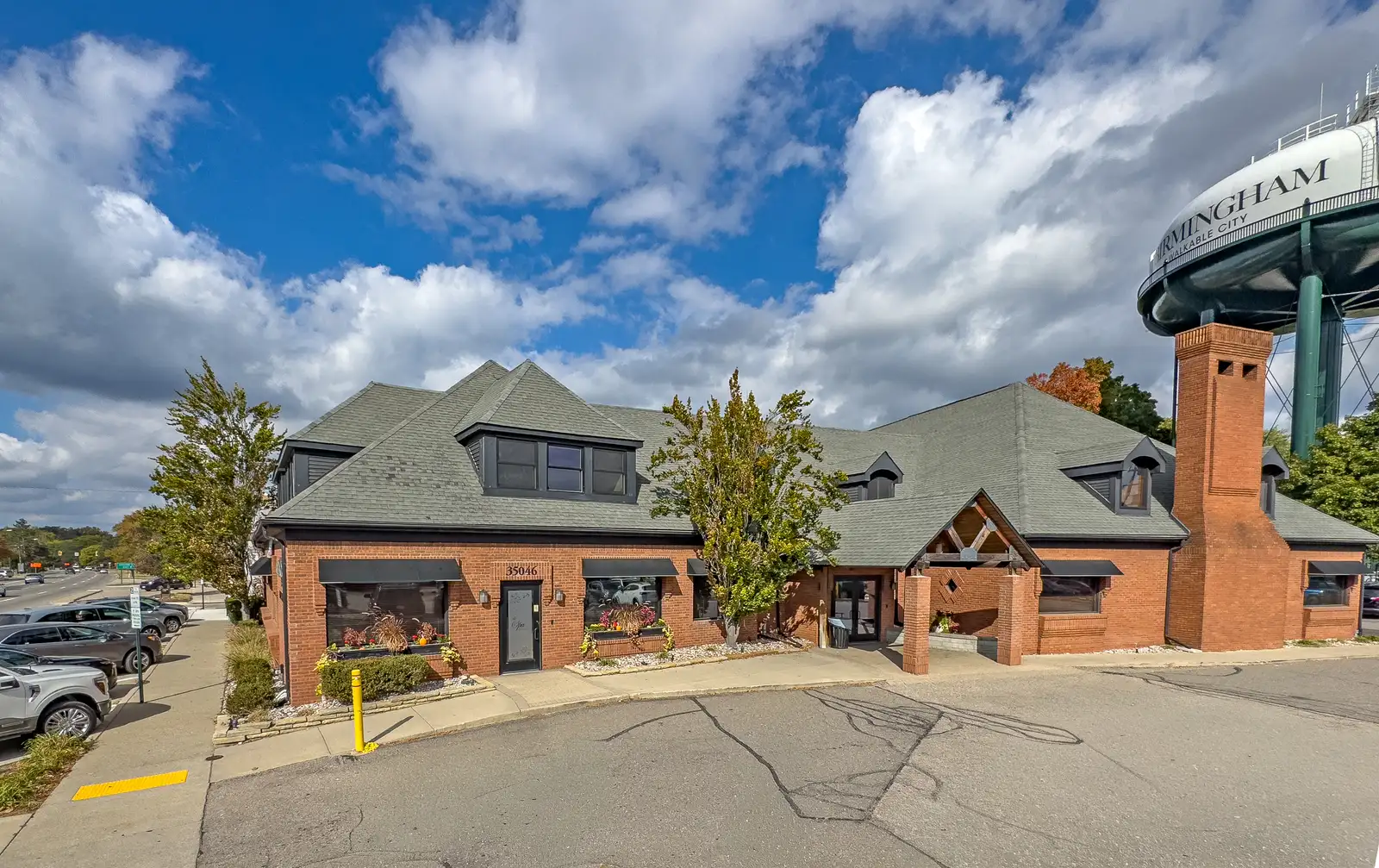 35046 Woodward Ave