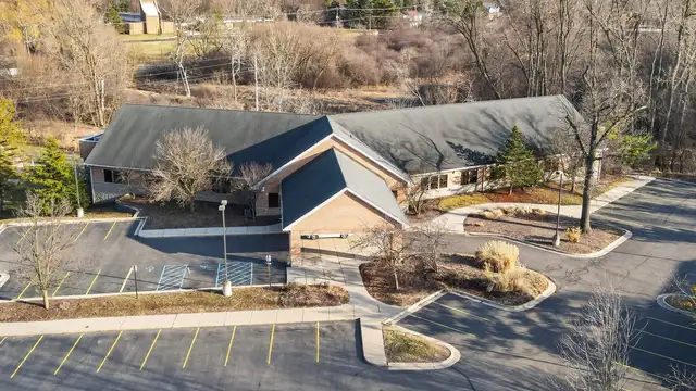 1575 Ramblewood Dr thumbnail 3