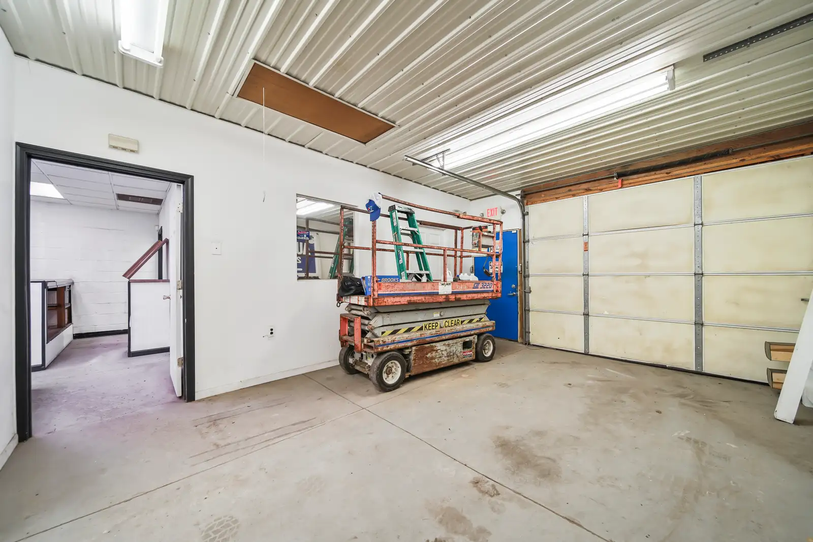 105 S Ortonville Rd image 16