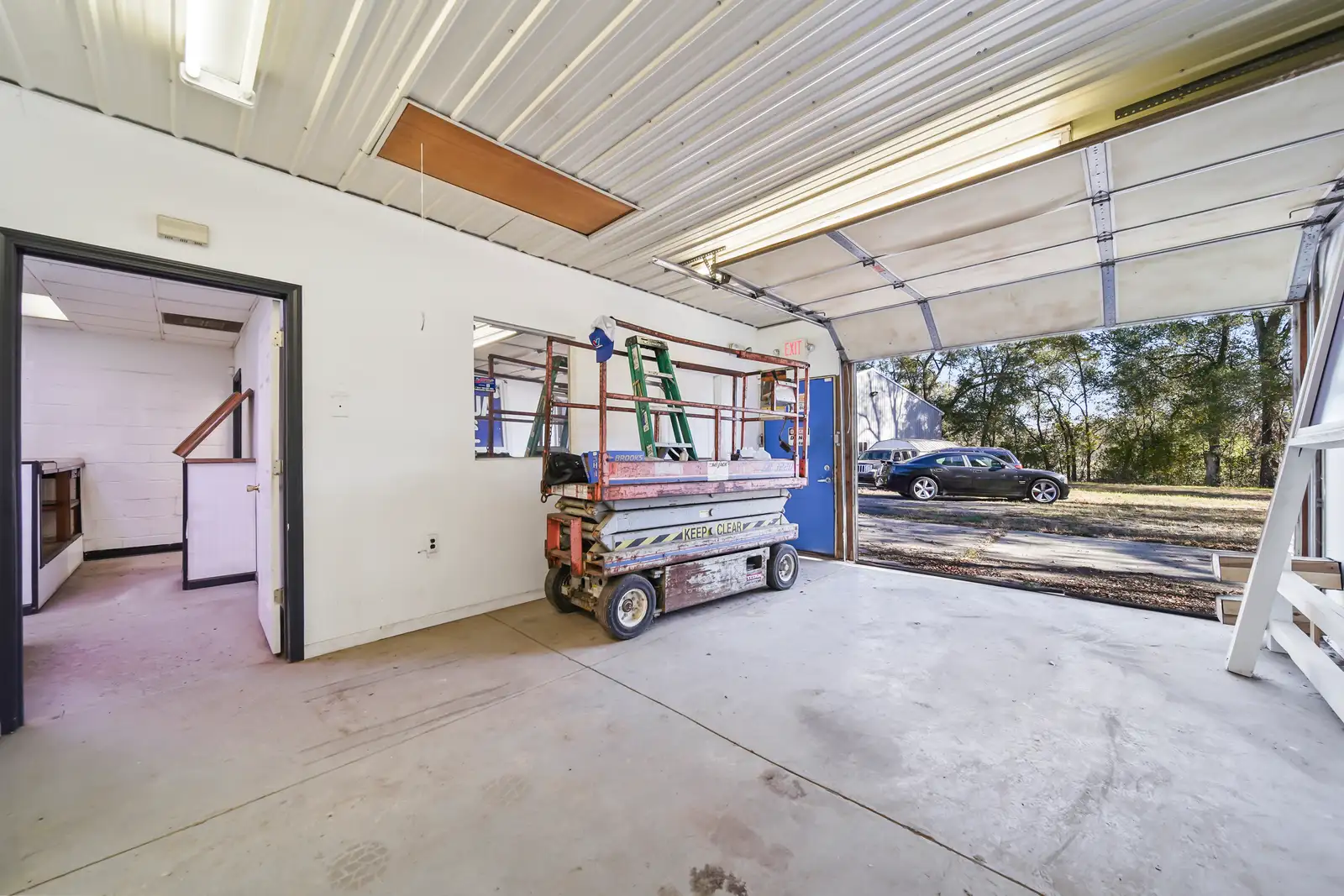 105 S Ortonville Rd image 8
