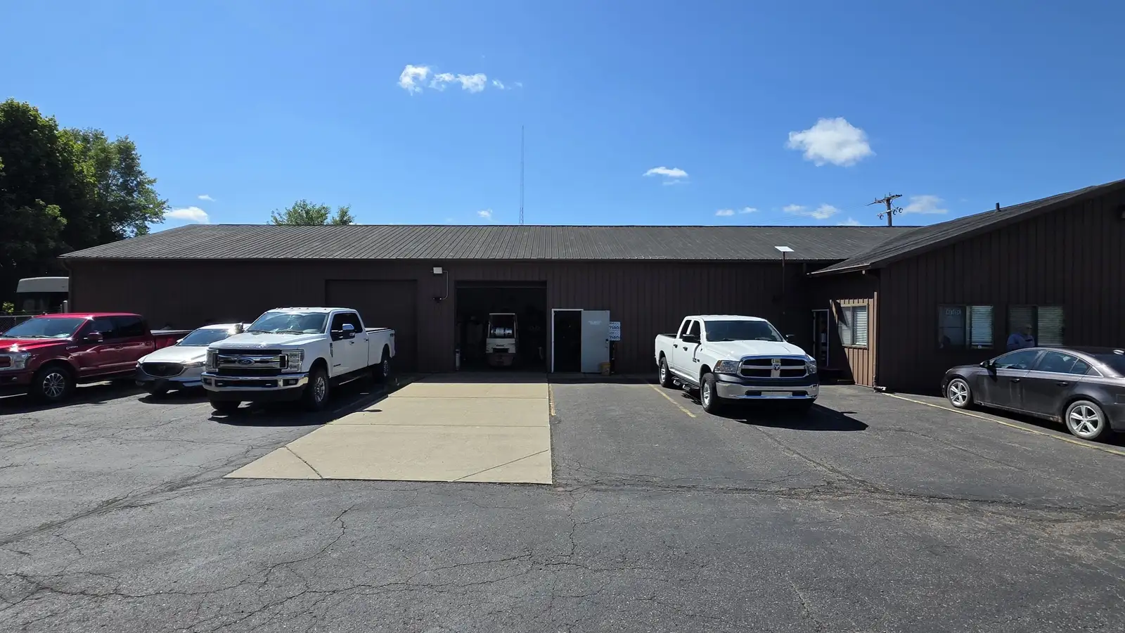 1325 Grand Oaks Dr image 4