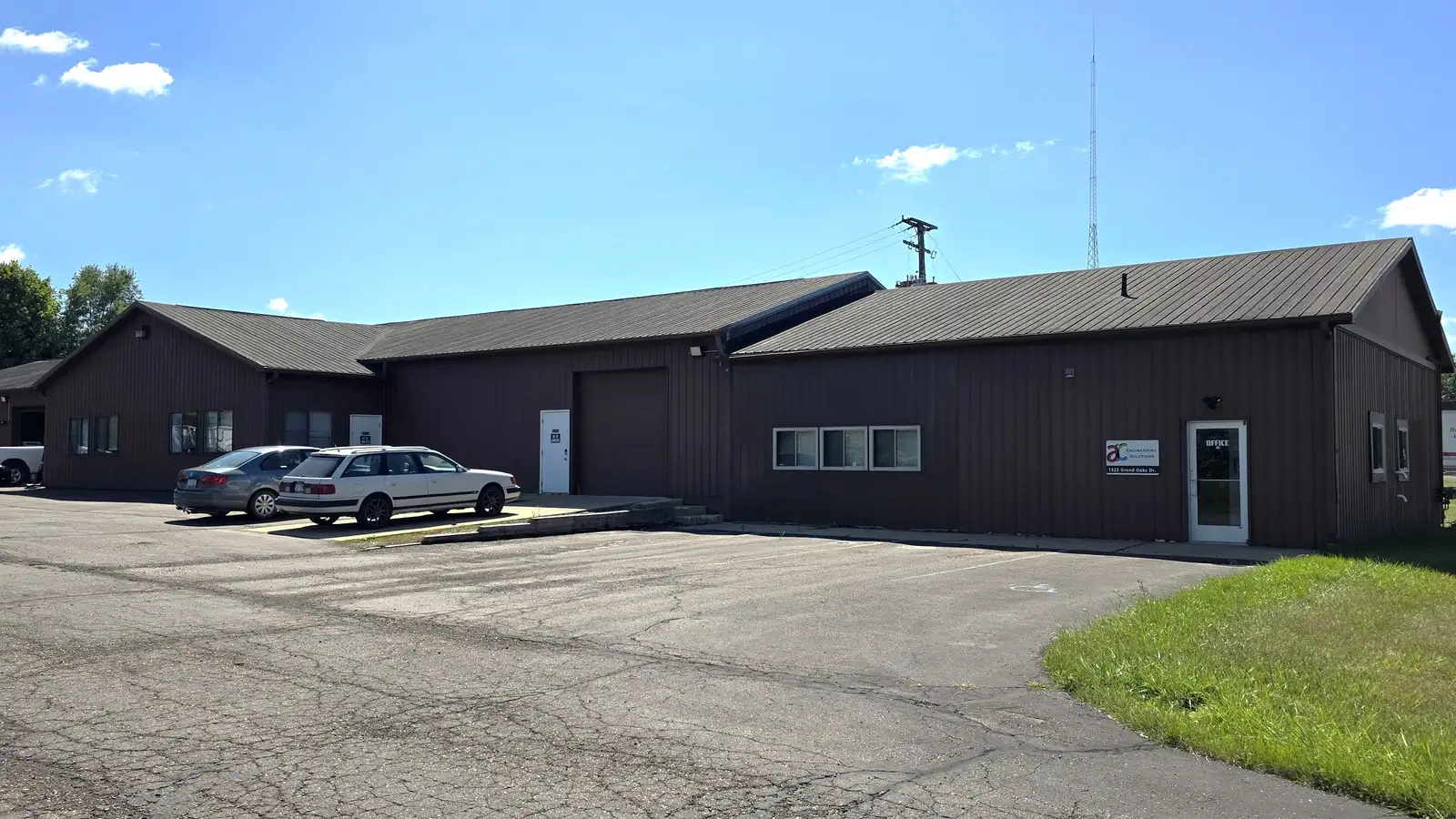 1325 Grand Oaks Dr image 3