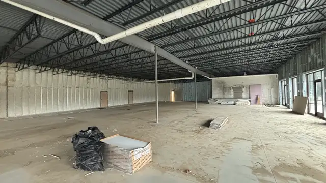 4233 W Saginaw Hwy thumbnail 4