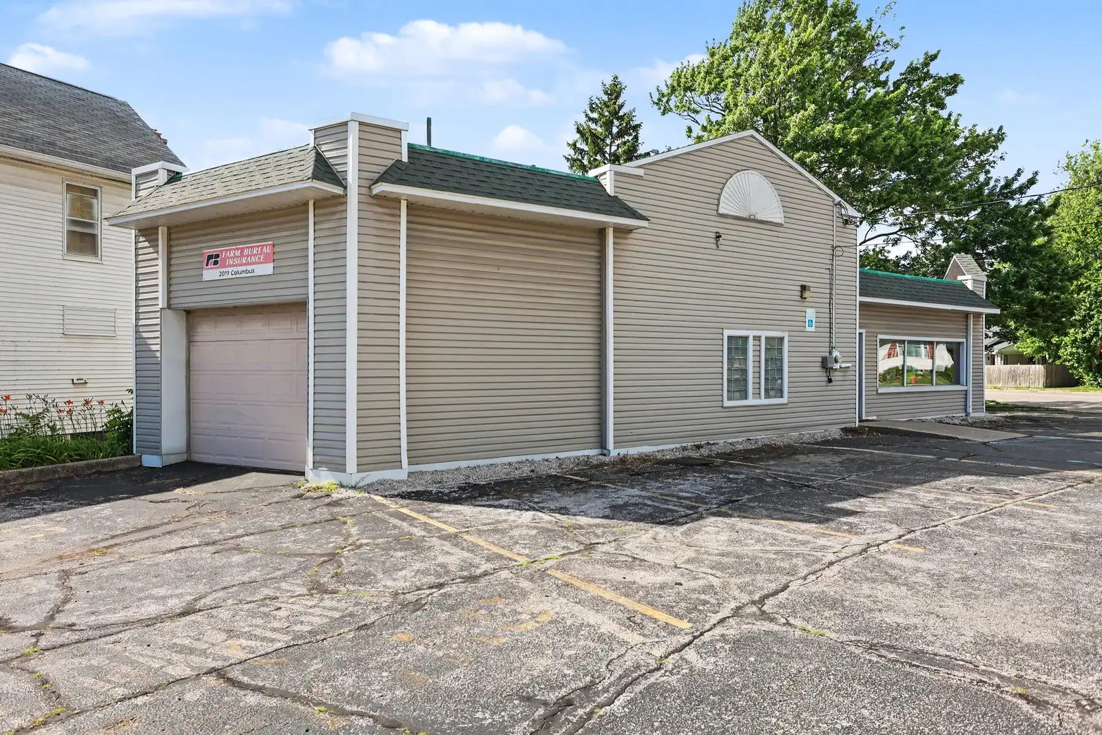 2019 Columbus Ave image 3