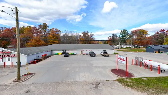 2111 E Greenwood Rd thumbnail 2