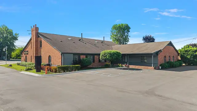 23411 Jefferson Ave thumbnail 2