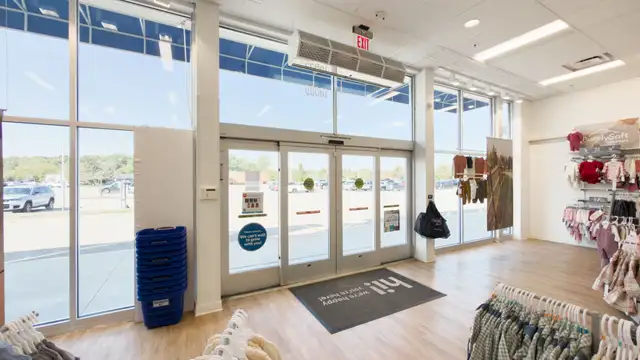 Fenton Shopping Center thumbnail 2