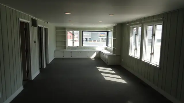 Retail or Office For Lease thumbnail 4