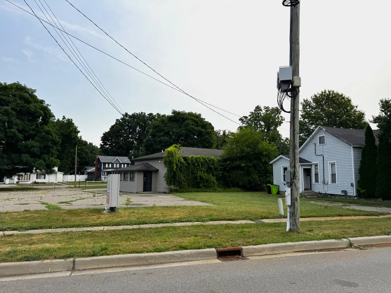 213 Main St image 2