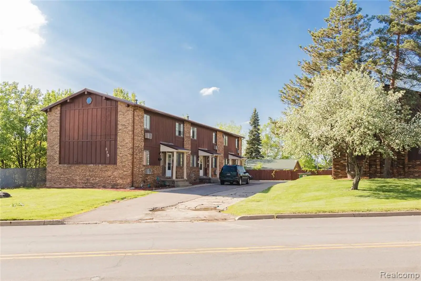 315 E Nepessing St, Lapeer, MI 48446